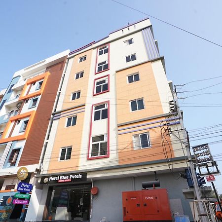 Hotel Blue Petals Shamshabad Extérieur photo