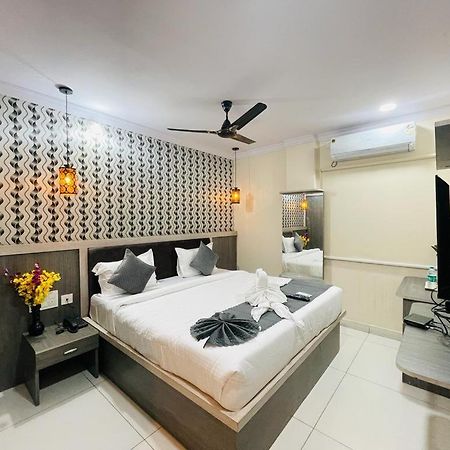 Hotel Blue Petals Shamshabad Extérieur photo