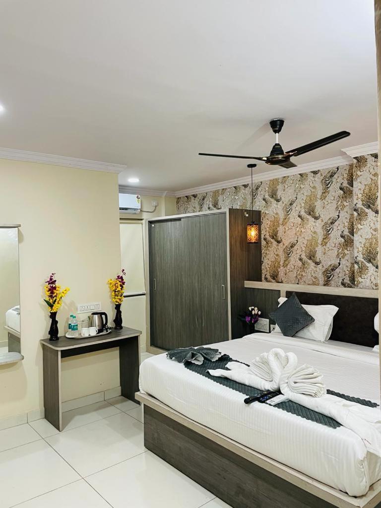 Hotel Blue Petals Shamshabad Extérieur photo