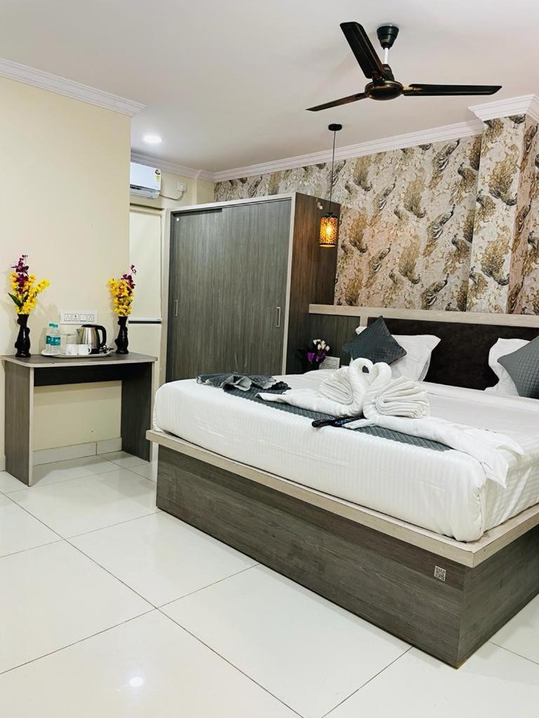 Hotel Blue Petals Shamshabad Extérieur photo