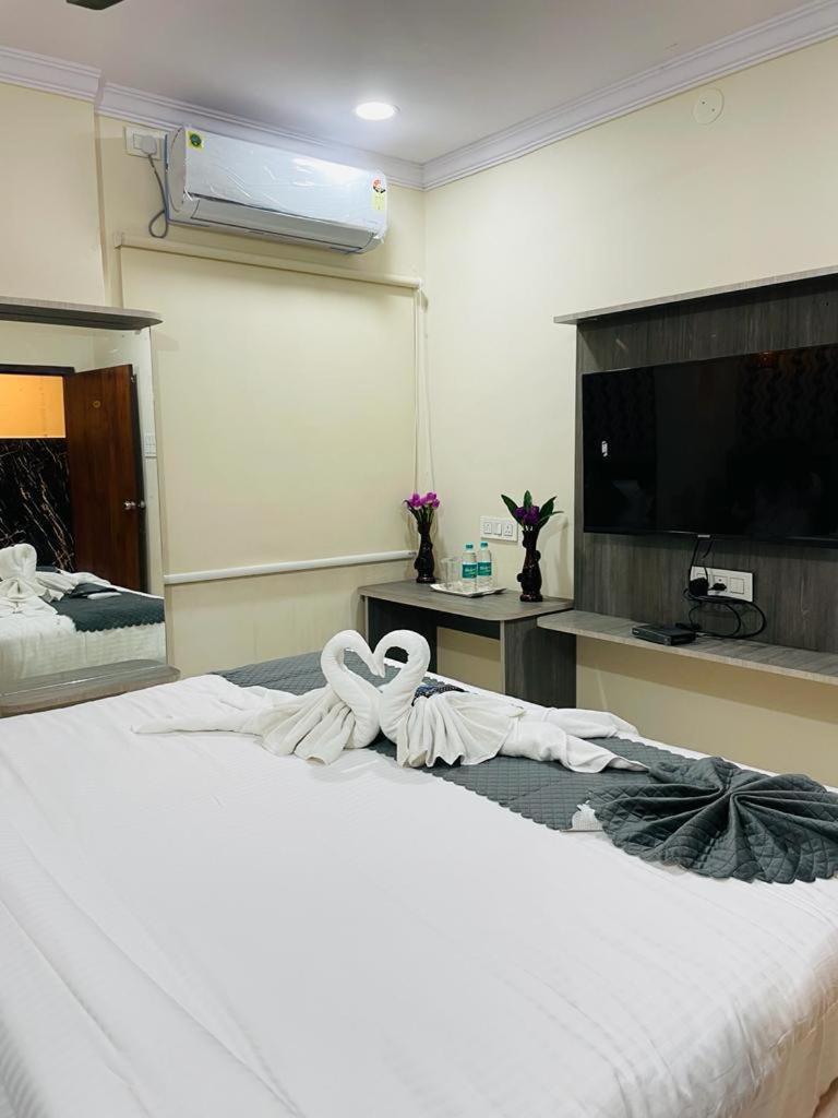 Hotel Blue Petals Shamshabad Extérieur photo