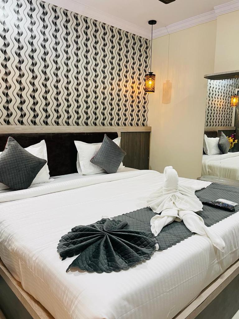 Hotel Blue Petals Shamshabad Extérieur photo