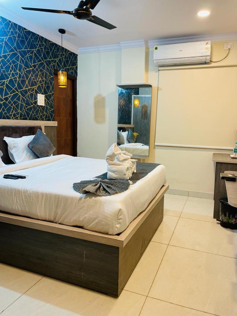 Hotel Blue Petals Shamshabad Extérieur photo