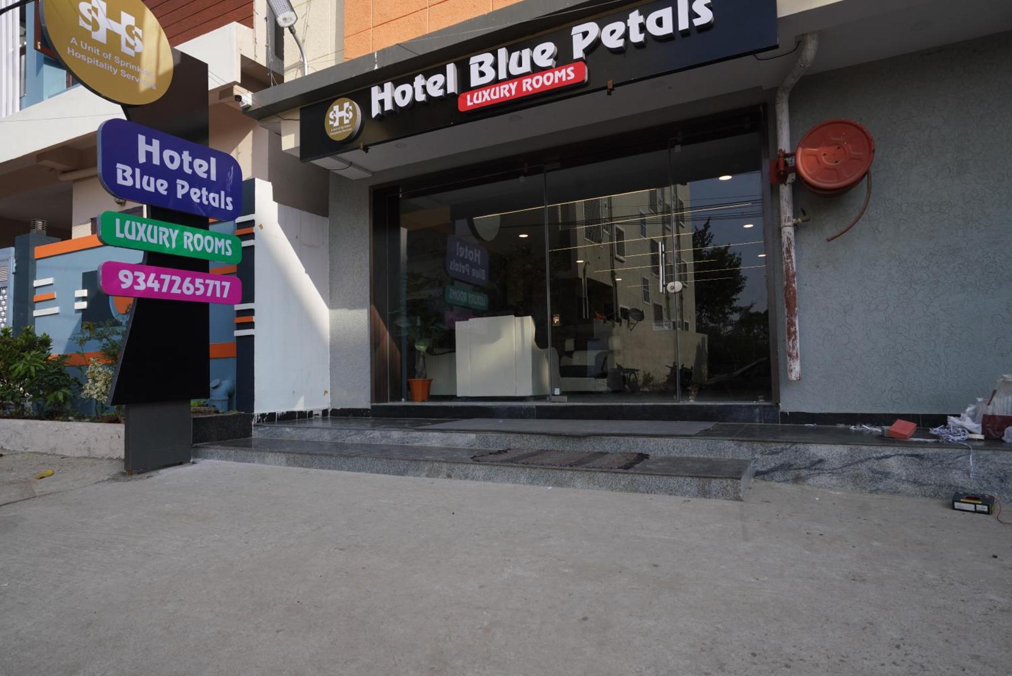 Hotel Blue Petals Shamshabad Extérieur photo