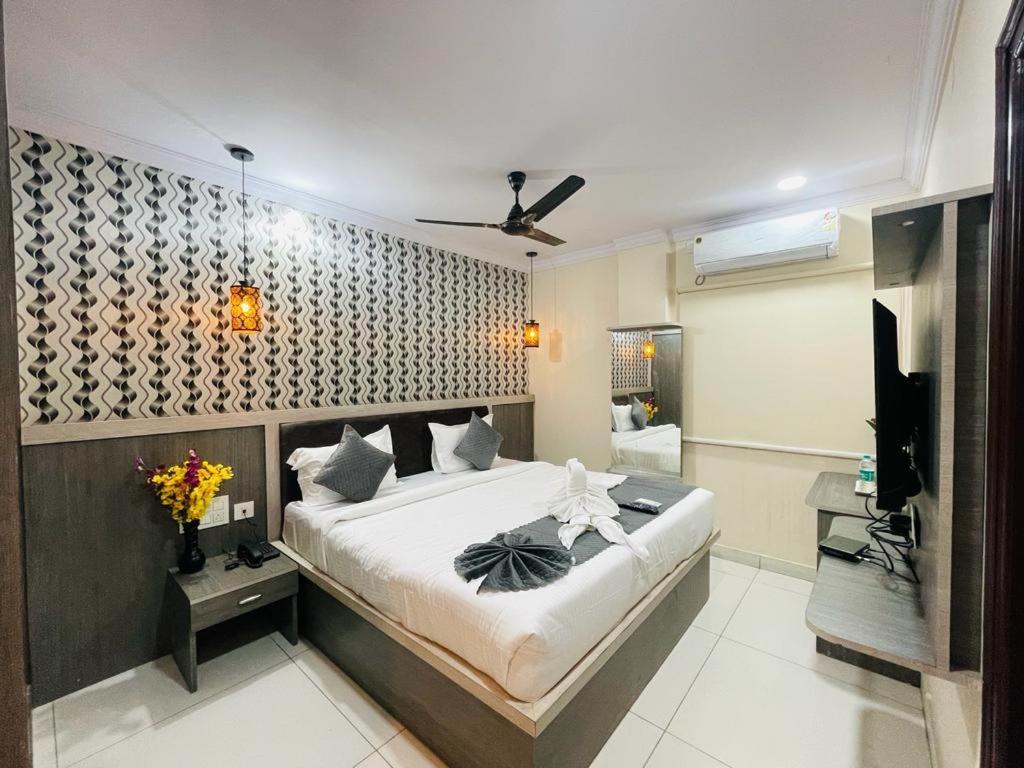 Hotel Blue Petals Shamshabad Extérieur photo